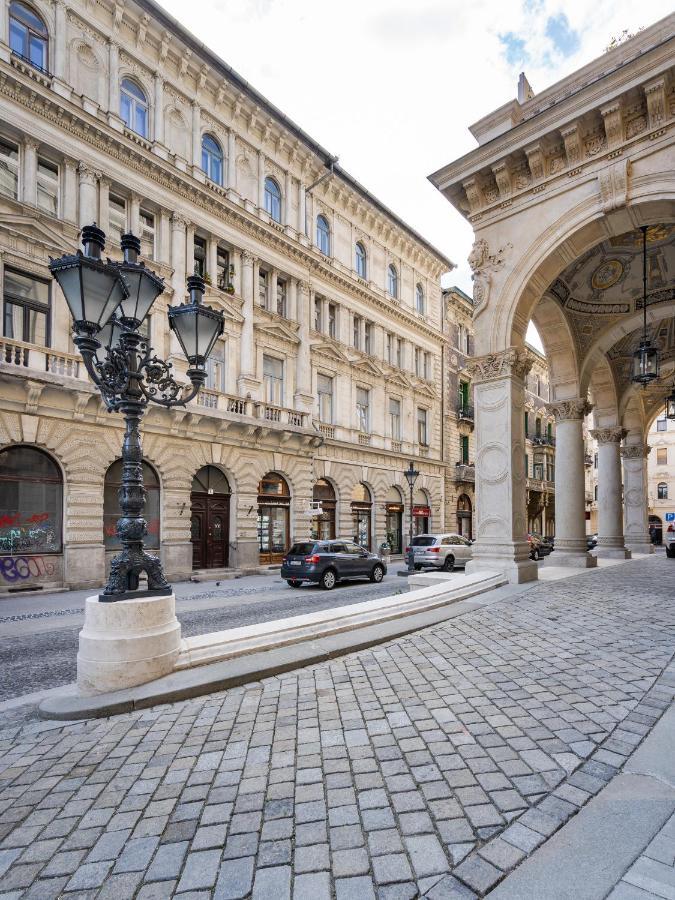 Opera Luxury Apartment With Free Parking Boedapest Buitenkant foto