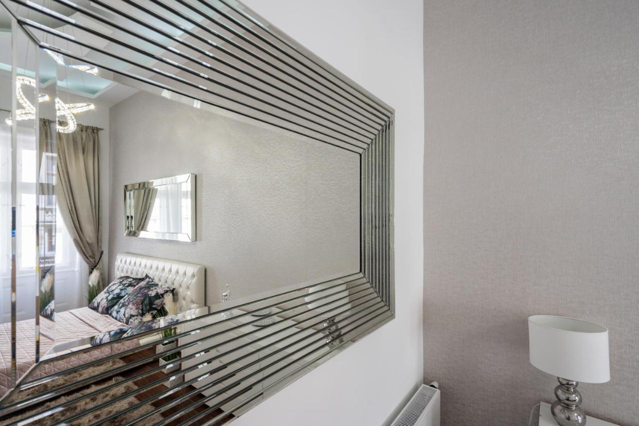 Opera Luxury Apartment With Free Parking Boedapest Buitenkant foto