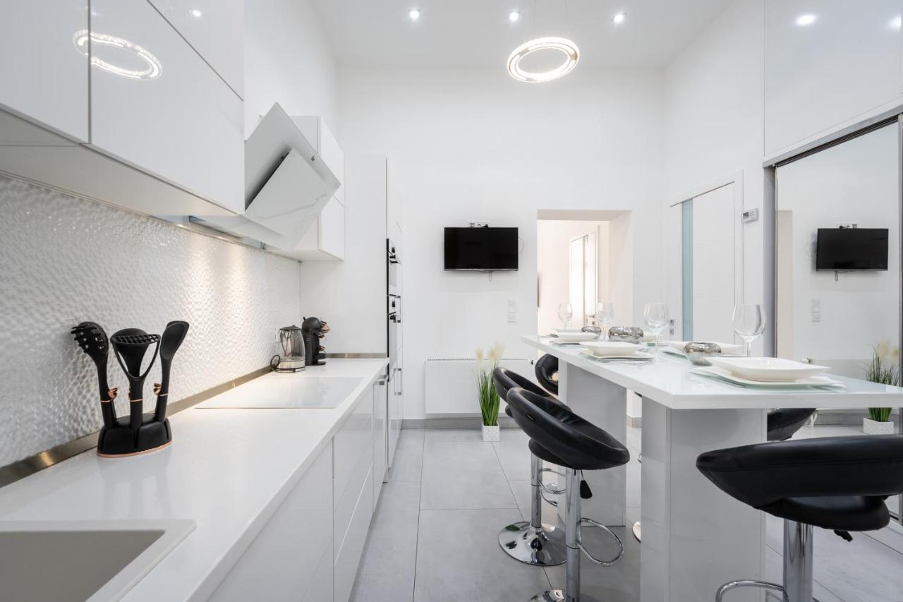 Opera Luxury Apartment With Free Parking Boedapest Buitenkant foto