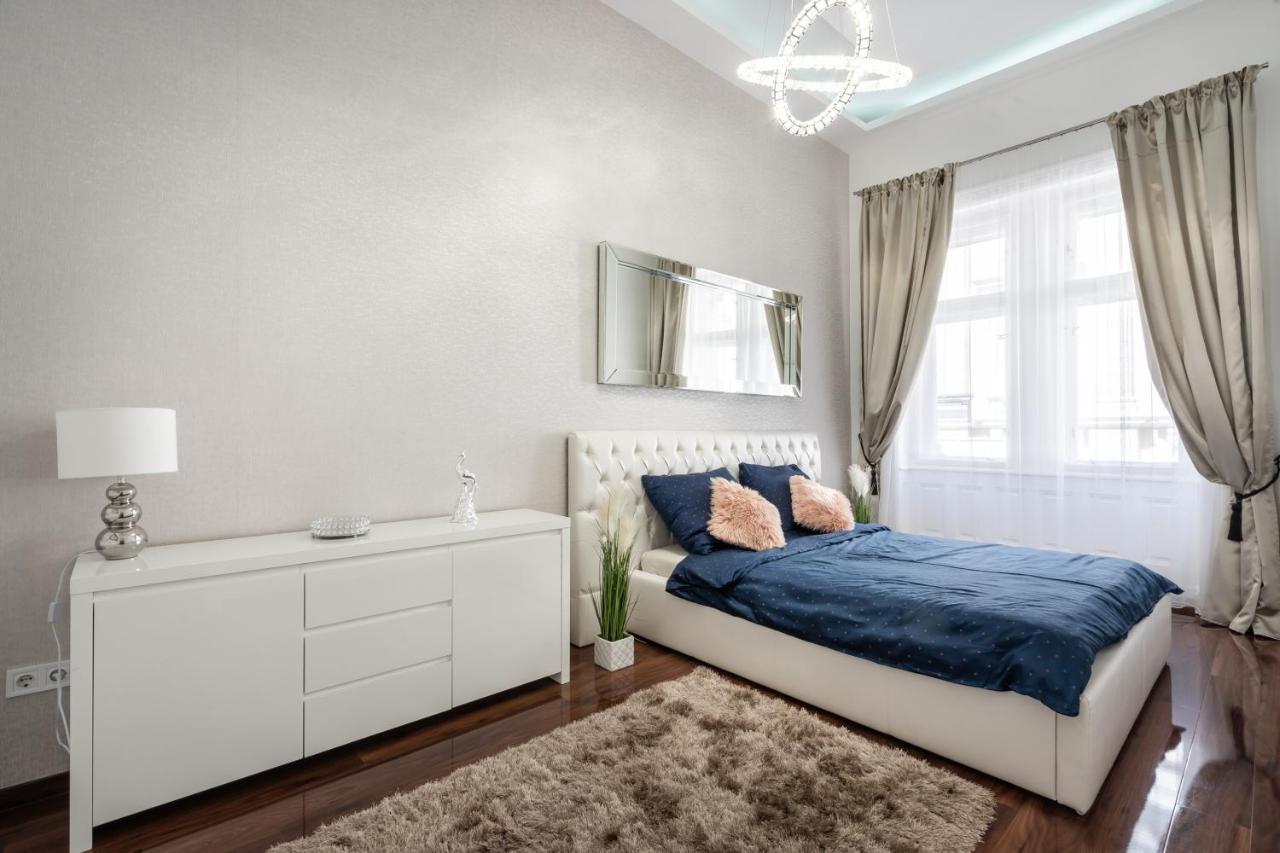 Opera Luxury Apartment With Free Parking Boedapest Buitenkant foto