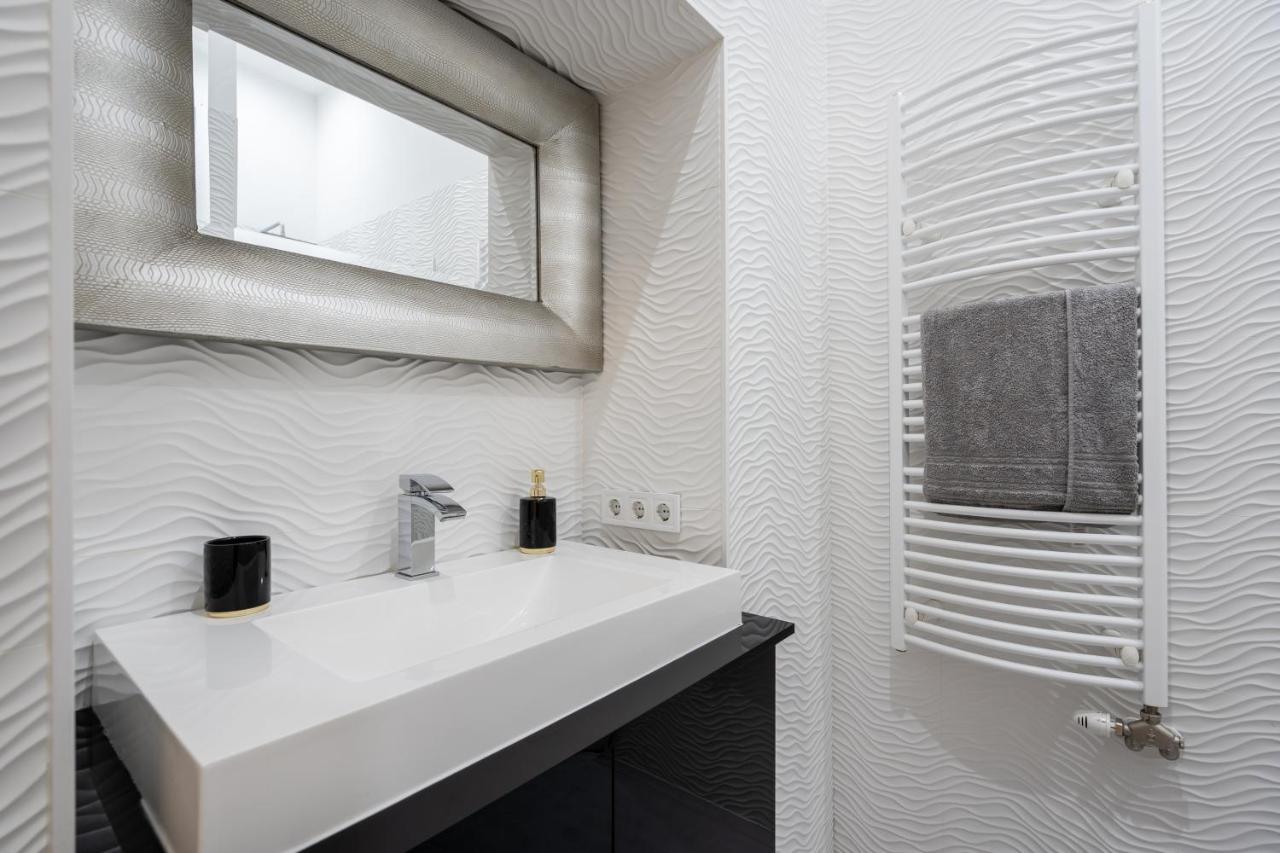 Opera Luxury Apartment With Free Parking Boedapest Buitenkant foto