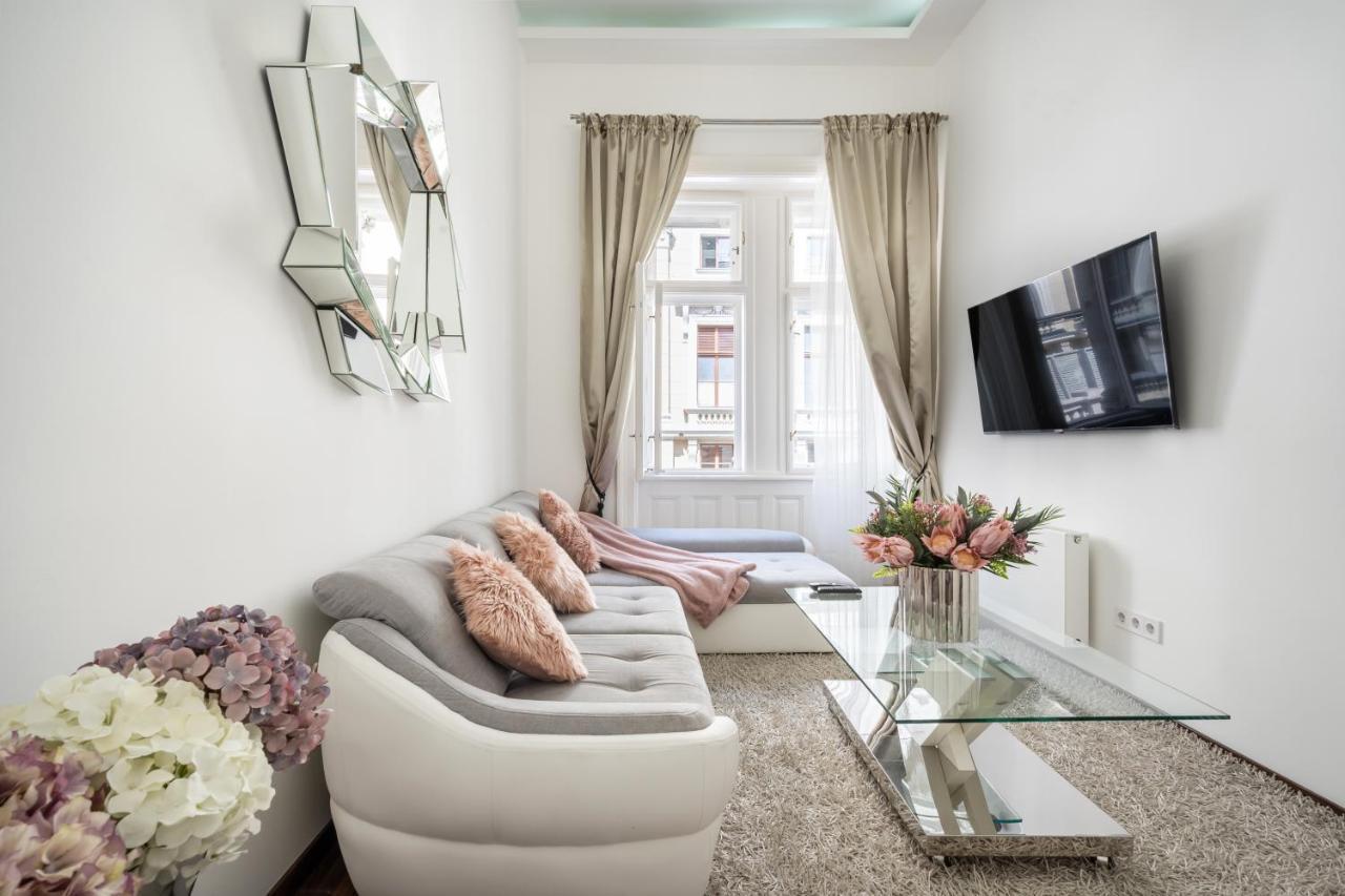 Opera Luxury Apartment With Free Parking Boedapest Buitenkant foto