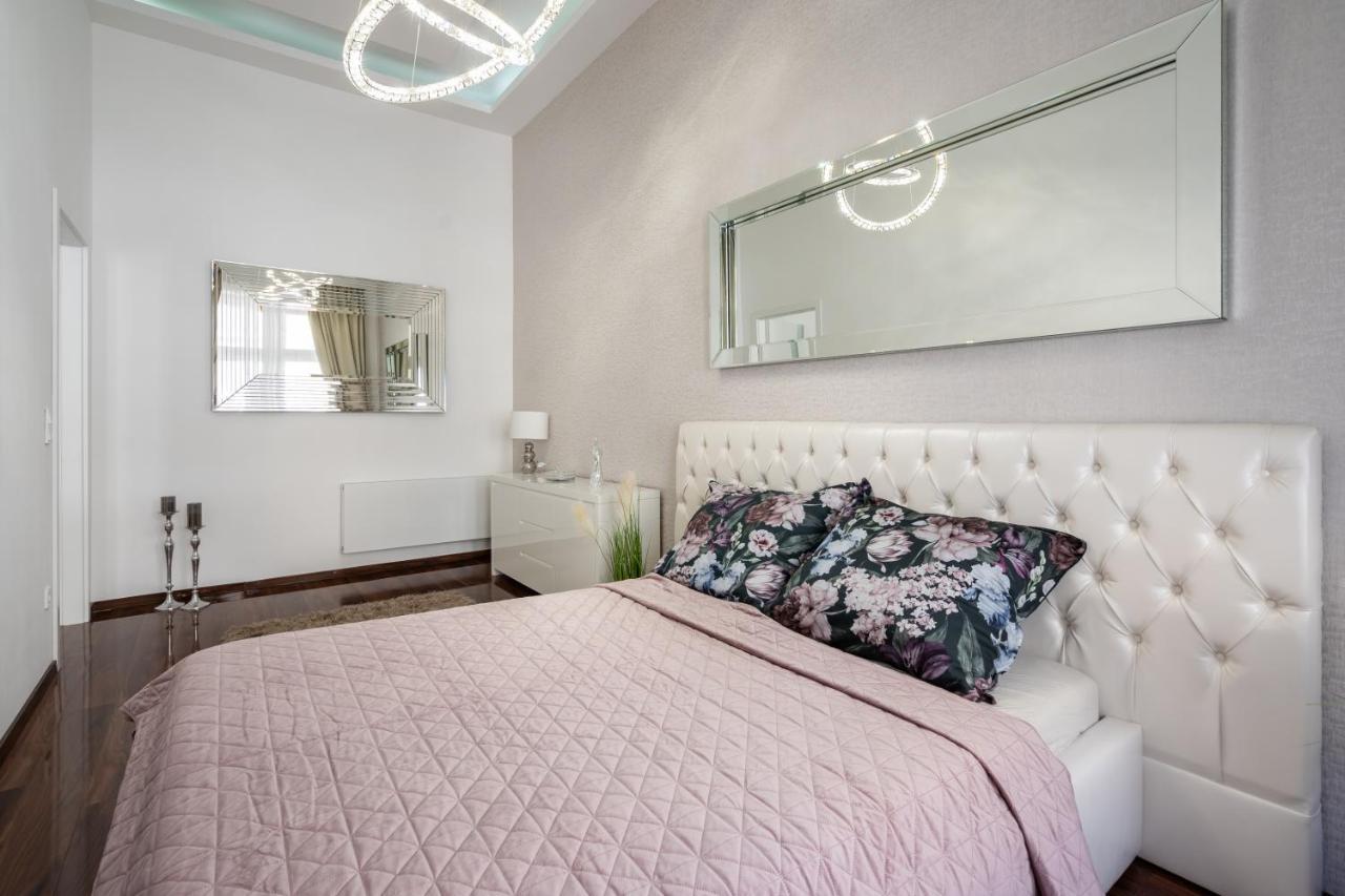 Opera Luxury Apartment With Free Parking Boedapest Buitenkant foto